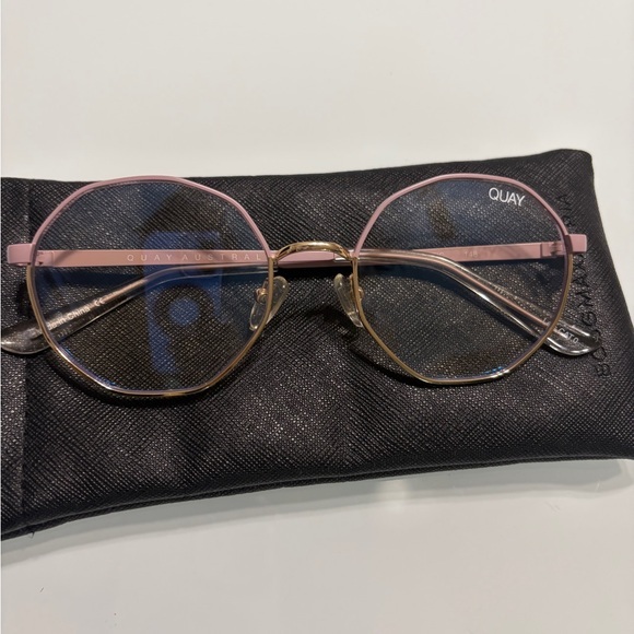 Quay Australia Accessories - Quay Australia Pink and Gold Frame Glasses